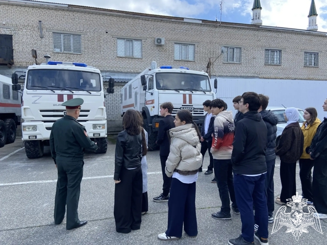 В Карачаево-Черкесии росгвардейцы провели для школьников День открытых дверей