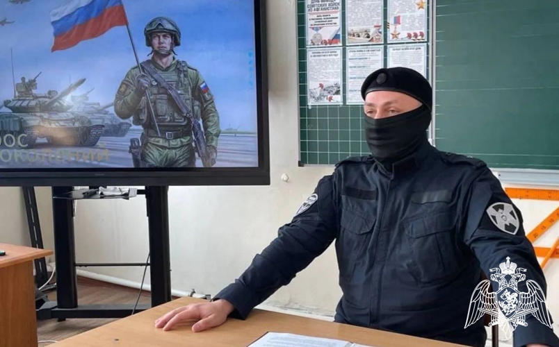 В Карачаево-Черкесии офицер Росгвардии провел  патриотическое мероприятие для школьников региона