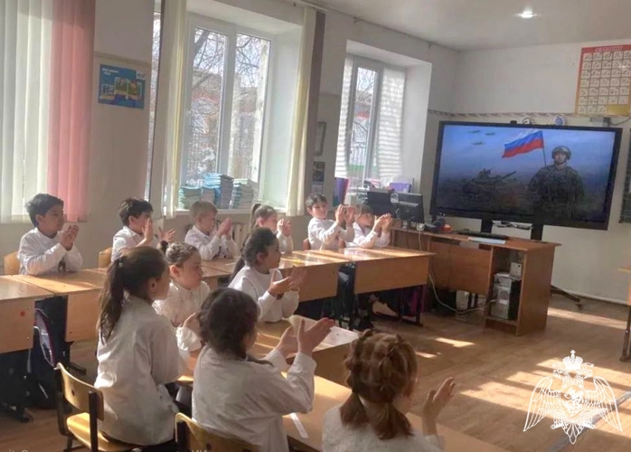 В Карачаево-Черкесии офицер Росгвардии провел  патриотическое мероприятие для школьников региона