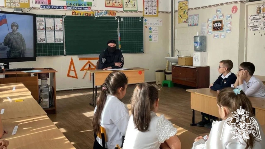 В Карачаево-Черкесии офицер Росгвардии провел  патриотическое мероприятие для школьников региона