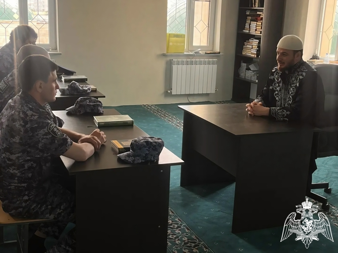 В Карачаево-Черкесии прошел круглый стол с участием представителей Росгвардии и духовенства 