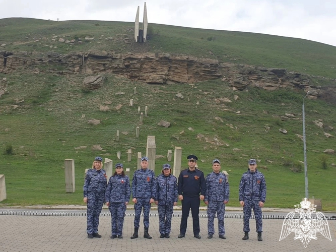 В Карачаево - Черкесии сотрудники Росгвардии провели автопробег, приуроченный ко Дню Победы