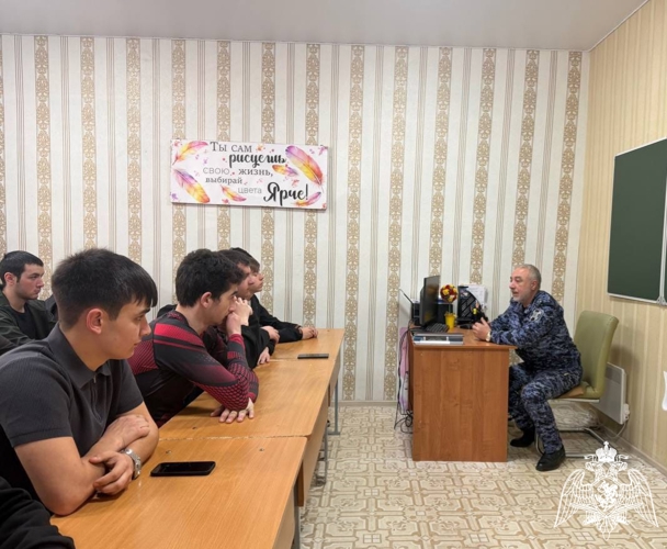 В Карачаево-Черкесии росгвардейцы провели профориентационную встречу со студентами