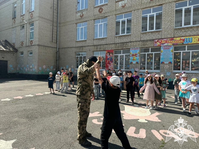 Росгвардейцы провели для школьников Карачаево-Черкесии спортивное мероприятие в рамках акции «Каникулы с Росгвардией»
