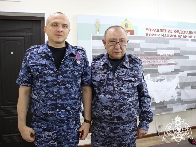 Начальник Управления Росгвардии по Карачаево-Черкесской республике вручил личному составу государственные награды