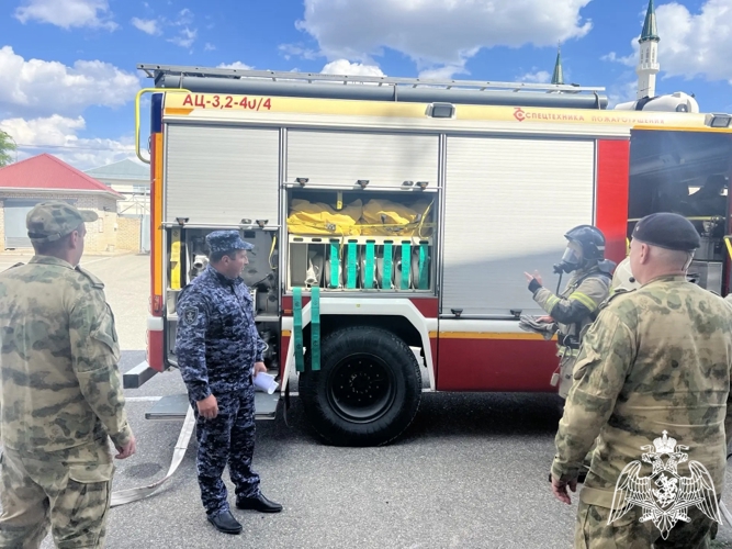 В Карачаево-Черкесии прошло совместное пожарно-тактическое занятие Росгвардии и МЧС