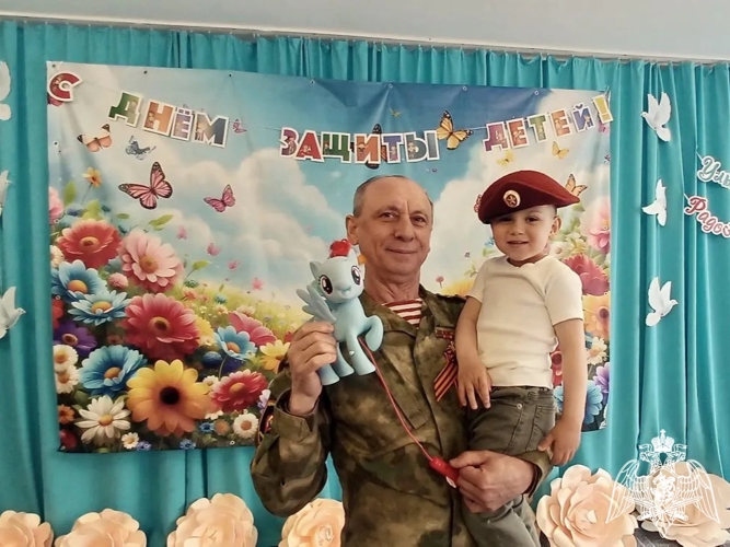 В День защиты детей росгвардейцы посетили Черкесский специализированный Дом ребёнка