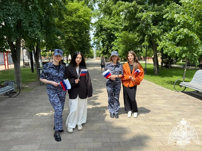 В Карачаево-Черкесии росгвардейцы участвуют во всероссийской акции  «Российский триколор»