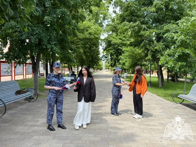 В Карачаево-Черкесии росгвардейцы участвуют во всероссийской акции  «Российский триколор»