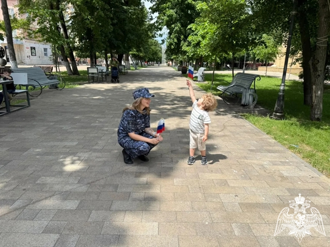 В Карачаево-Черкесии росгвардейцы участвуют во всероссийской акции  «Российский триколор»