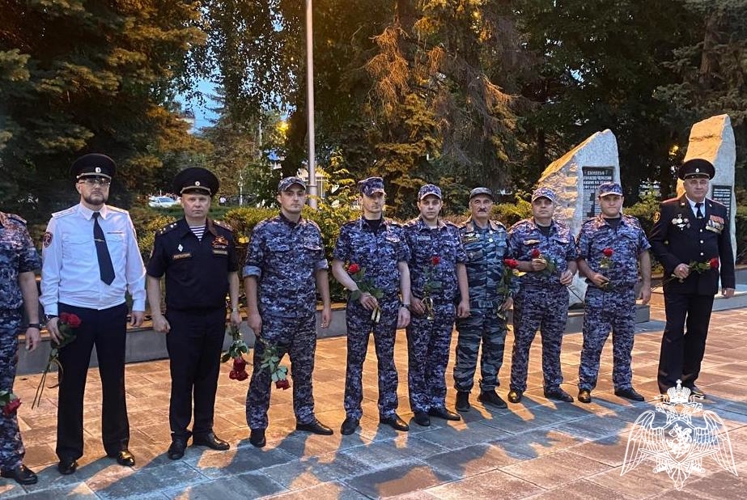 В Карачаево-Черкесии росгвардейцы присоединились к всероссийской акции «Свеча памяти»
