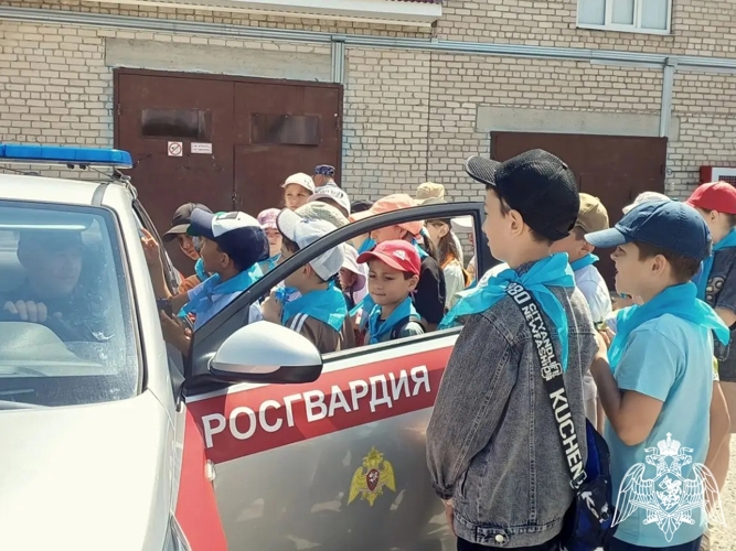 Росгвардейцы провели День открытых дверей для школьников  Карачаево - Черкесии