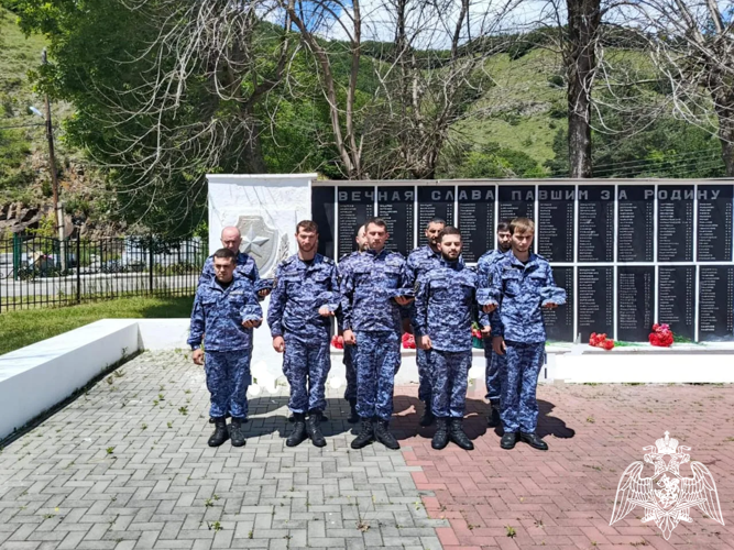 В Карачаево-Черкесии росгвардейцы присоединились в общероссийской минуте молчания