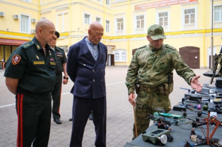 Александр Розенбаум передал участвующим в СВО росгвардейцам специальные технические средства для борьбы с БЛА