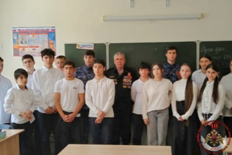 Росгвардейцы провели для школьников круглый стол в преддверии Дня Победы