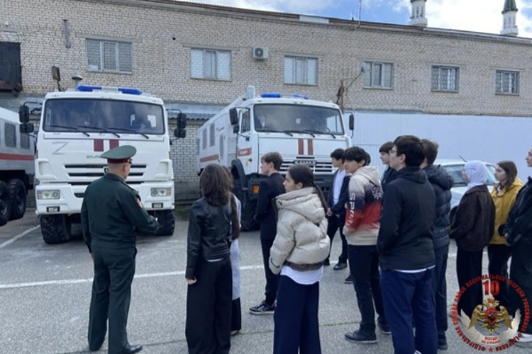 В Карачаево-Черкесии росгвардейцы провели для школьников День открытых дверей