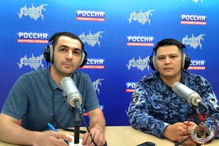 Офицер Росгвардии рассказал радиослушателям Карачаево-Черкесии о поступлении на службу в ведомство