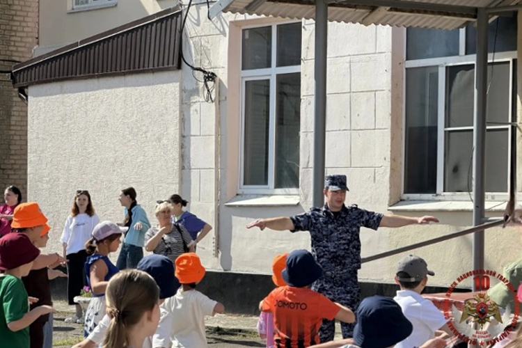 Росгвардейцы продолжают участвовать в ведомственной акции «Каникулы с Росгвардией»