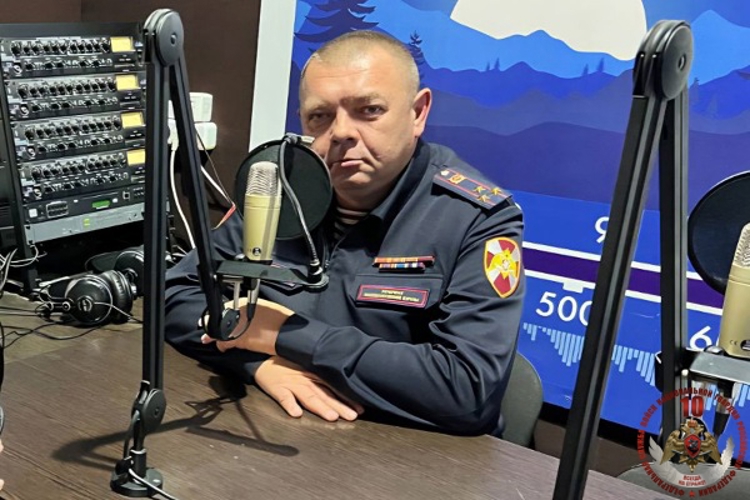 В Карачаево-Черкесии росгвардеец рассказал радиослушателям о службе во вневедомственной охране 