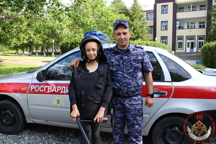 Росгвардейцы Карачаево-Черкесии провели урок безопасности для школьников региона