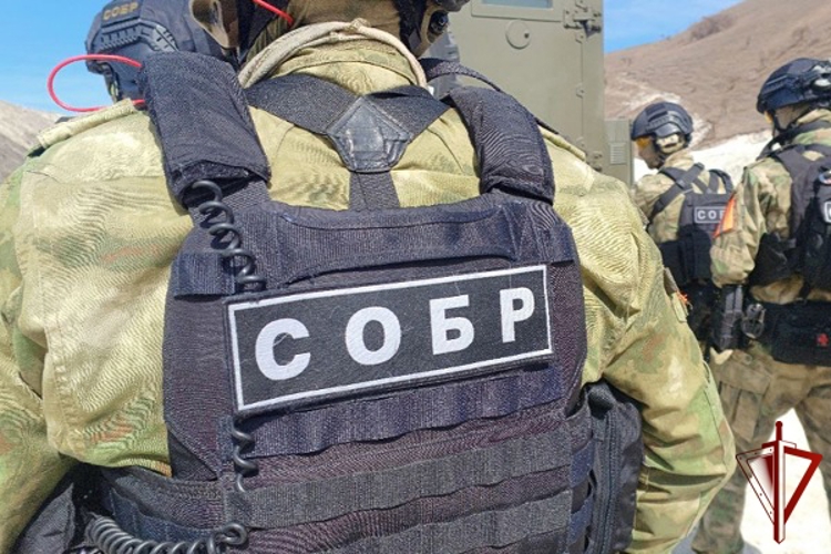 При силовой поддержке спецназа Росгвардии в Карачаево-Черкесии задержан подозреваемый в незаконном обороте оружия