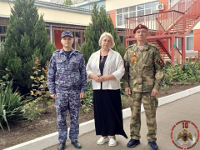  Росгвардейцы Карачаево-Черкесии посетили социальное учреждение региона