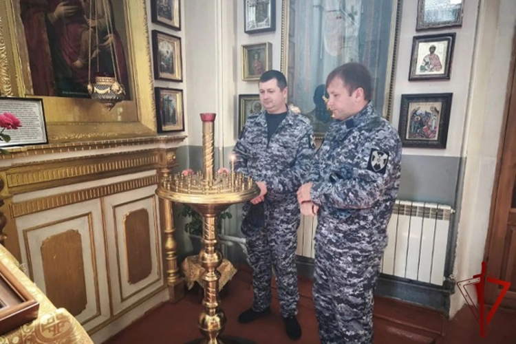 В Карачаево-Черкесии сотрудники Росгвардии приняли участие в праздничном богослужении