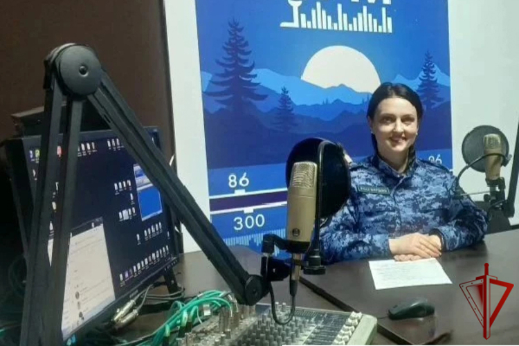 Военнослужащая Росгвардии выступила в прямом эфире радиостанции в Карачаево-Черкесии