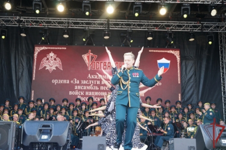 Легендарный ансамбль Росгвардии поздравил ульяновцев с Днем города: город встретил героев сцены овациями