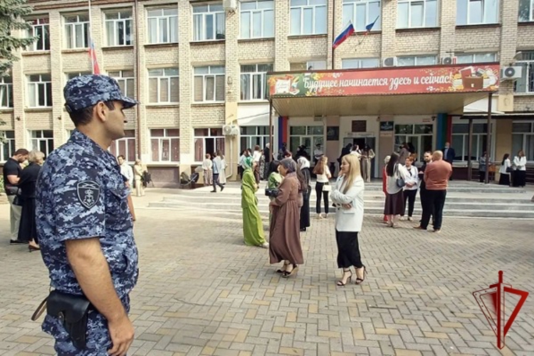Росгвардейцы Карачаево-Черкесии обеспечили правопорядок в День знаний