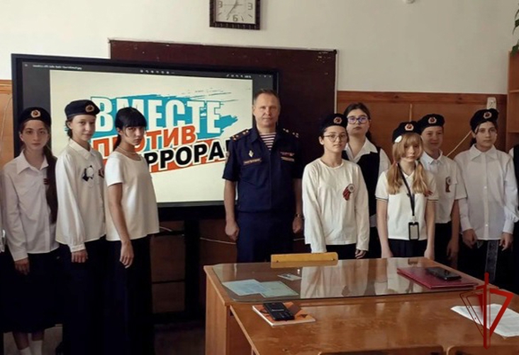 В Карачаево-Черкесии офицер Росгвардии провел тематическую встречу со школьниками региона 