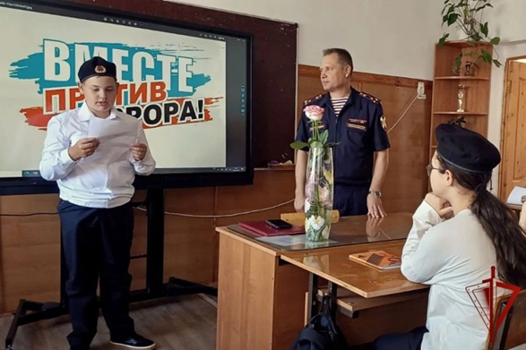 В Карачаево-Черкесии офицер Росгвардии провел тематическую встречу со школьниками региона 