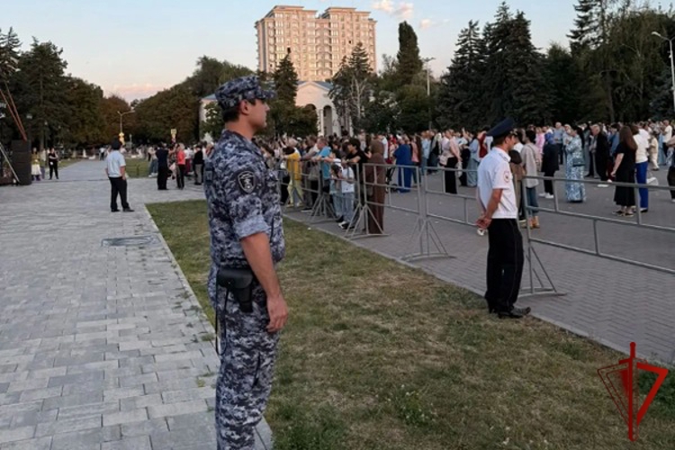 Сотрудники Росгвардии обеспечили правопорядок в День республики и города Черкесска