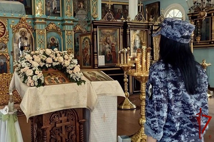 Сотрудники Росгвардии приняли участие в божественной литургии в Никольском соборе Черкесска