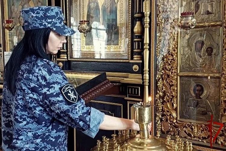 Сотрудники Росгвардии приняли участие в божественной литургии в Никольском соборе Черкесска