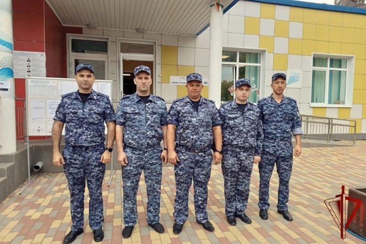 Личный состав Управления Росгвардии  по Карачаево-Черкесской Республике принял участие в Едином дне голосования 