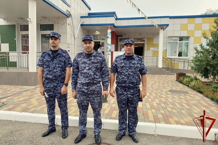 Во второй день голосования росгвардейцы Карачаево-Черкесии продолжают участвовать в выборах