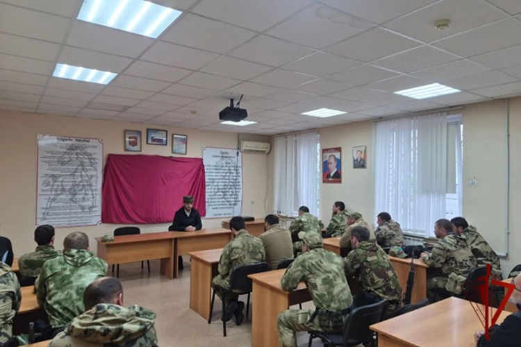  В Карачаево-Черкесии росгвардейцы приняли участие в круглом столе с представителем духовенства