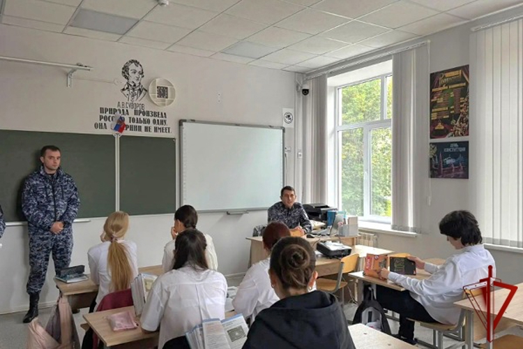 В школе № 5 города Карачаевска состоялся круглый стол, посвящённый Международному дню пожилых людей