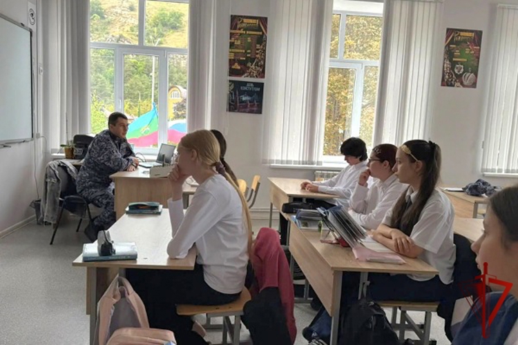 В школе № 5 города Карачаевска состоялся круглый стол, посвящённый Международному дню пожилых людей