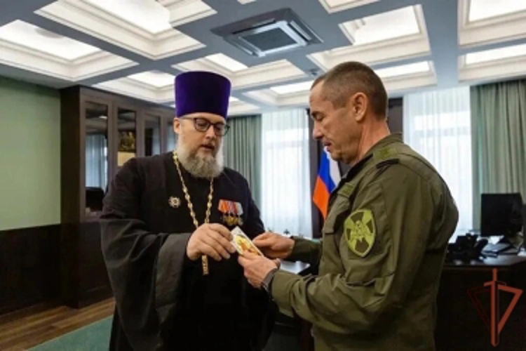 Командующий Северо-Кавказским округом Росгвардии встретился с представителями военного духовенства