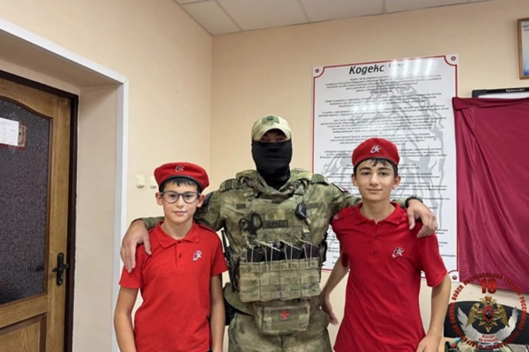 В Карачаево-Черкесии росгвардейцы провели для школьников День открытых дверей
