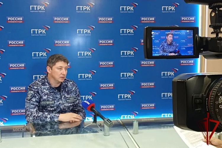 В Карачаево-Черкесии начальник Центра лицензионно-разрешительной работы дал интервью региональному телеканалу