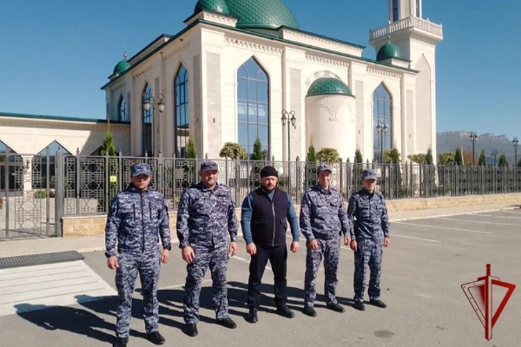 Сотрудники Зеленчукского отдела вневедомственной охраны Росгвардии провели рабочую встречу с духовенством Карачаево-Черкесии