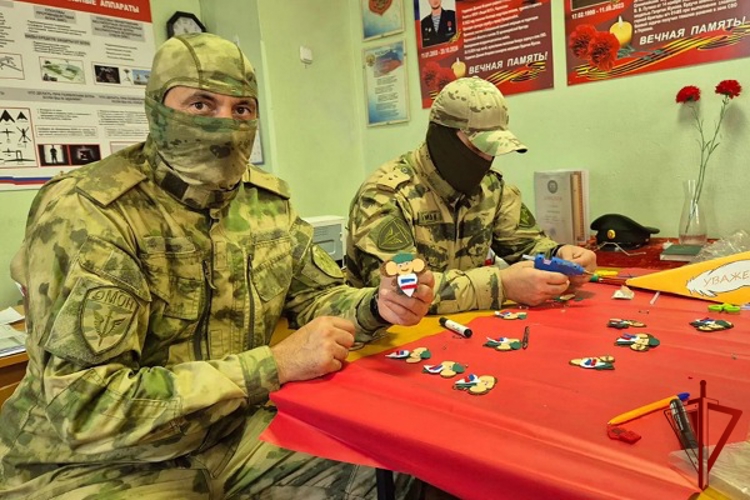 В Карачаево-Черкесии сотрудники ОМОН «Мустанг» провели патриотическую встречу с учащимися школы № 15 Черкесска