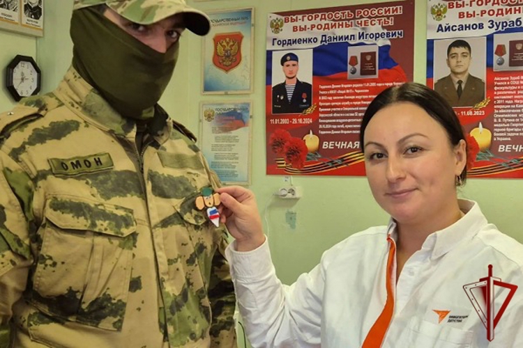 В Карачаево-Черкесии сотрудники ОМОН «Мустанг» провели патриотическую встречу с учащимися школы № 15 Черкесска