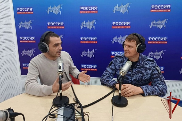 В Карачаево-Черкесии начальник вневедомственной охраны стал гостем прямого эфира региональной радиостанции