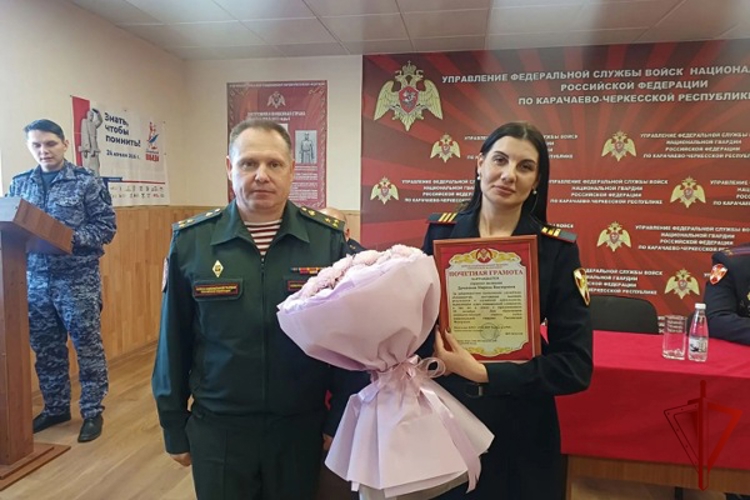 В Карачаево-Черкесии сотрудников вневедомственной охраны Росгвардии поздравили с профессиональным праздником